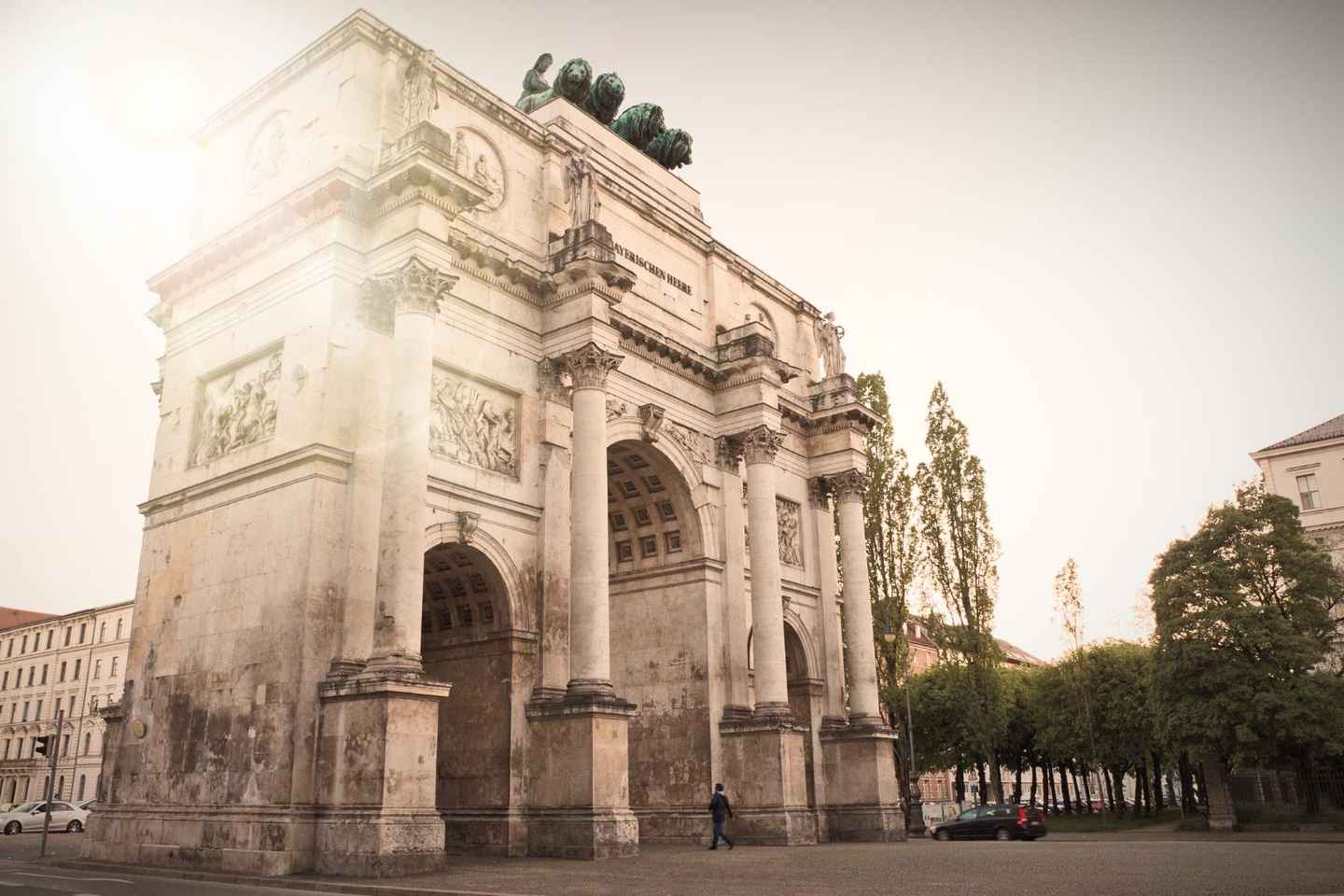 Schwabing: Insider Tour! Neighborhood, Revolt, Secrets in Munich's Iconic District