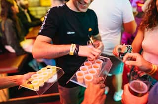 Copenaghen: Visita guidata ai pub per feste con 4 shot e 1 drink