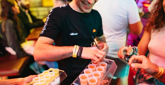 Kopenhagen: Geführte Party Kneipentour mit 4 Shots und 1 Drink