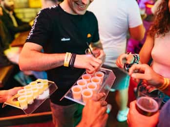 Kopenhagen: Geführte Party Kneipentour mit 4 Shots und 1 Drink