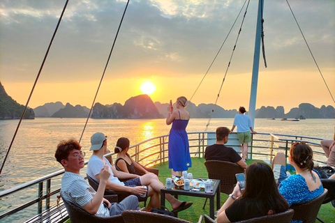 Visite d'une journée de la baie d'Halong 6 heures Croisière commentée, déjeuner, kayakVisite d'une jounée de la baie d'Halong en petit groupe avec déjeuner et kayak