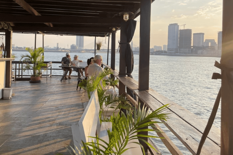 Phnom Penh: Mekong Sunset Cruise & City by Night Tour