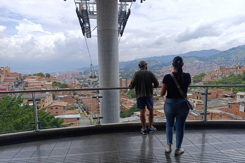 Medellín Through Time – City Sightseeing Tour | Subway, Metrocable, and Historic Center