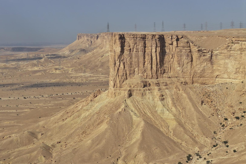 From Riyadh: Edge of the World and Darb Al-Manjoor Adventure