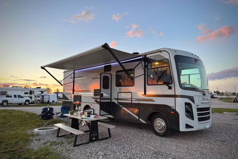 Tour di lusso in camper a caccia di aurore Tour per piccoli gruppi e privati