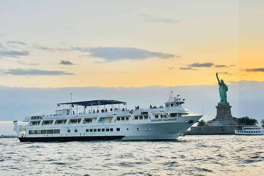 NYC: Hafenrundfahrt auf der Grande Mariner mit Sightseeing. Foto: GetYourGuide NYC: Hafenrundfahrt auf der Grande Mariner mit Sightseeing. Foto: GetYourGuide