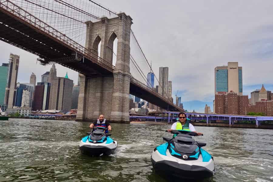 New York City: Jetski-Tour zu den Sehenswürdigkeiten der Stadt. Foto: GetYourGuide New York City: Jetski-Tour zu den Sehenswürdigkeiten der Stadt. Foto: GetYourGuide