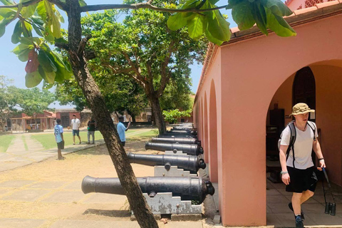 Mombasa: City Tour with Lunch and Guide