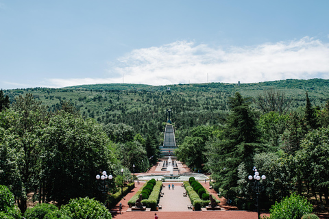 Tbilisi: Central Parks and Beautiful Cafes with 5 Tastings Private Tour