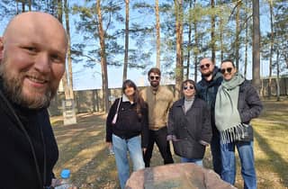 Ab Berlin: Tour zur Gedenkstätte Sachsenhausen in Kleingruppen per Auto/Zug