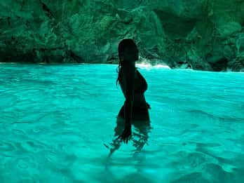Vlora: Bahía de Grama y cuevas de Karaburun, excursión de 8 horas en lancha rápida