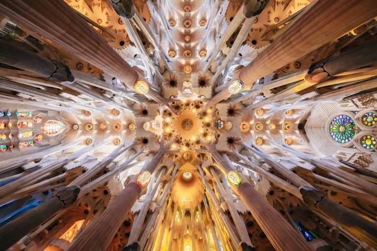 Sagrada Familia z przewodnikiem – bez kolejki po biletWycieczka grupowa w j. francuskim