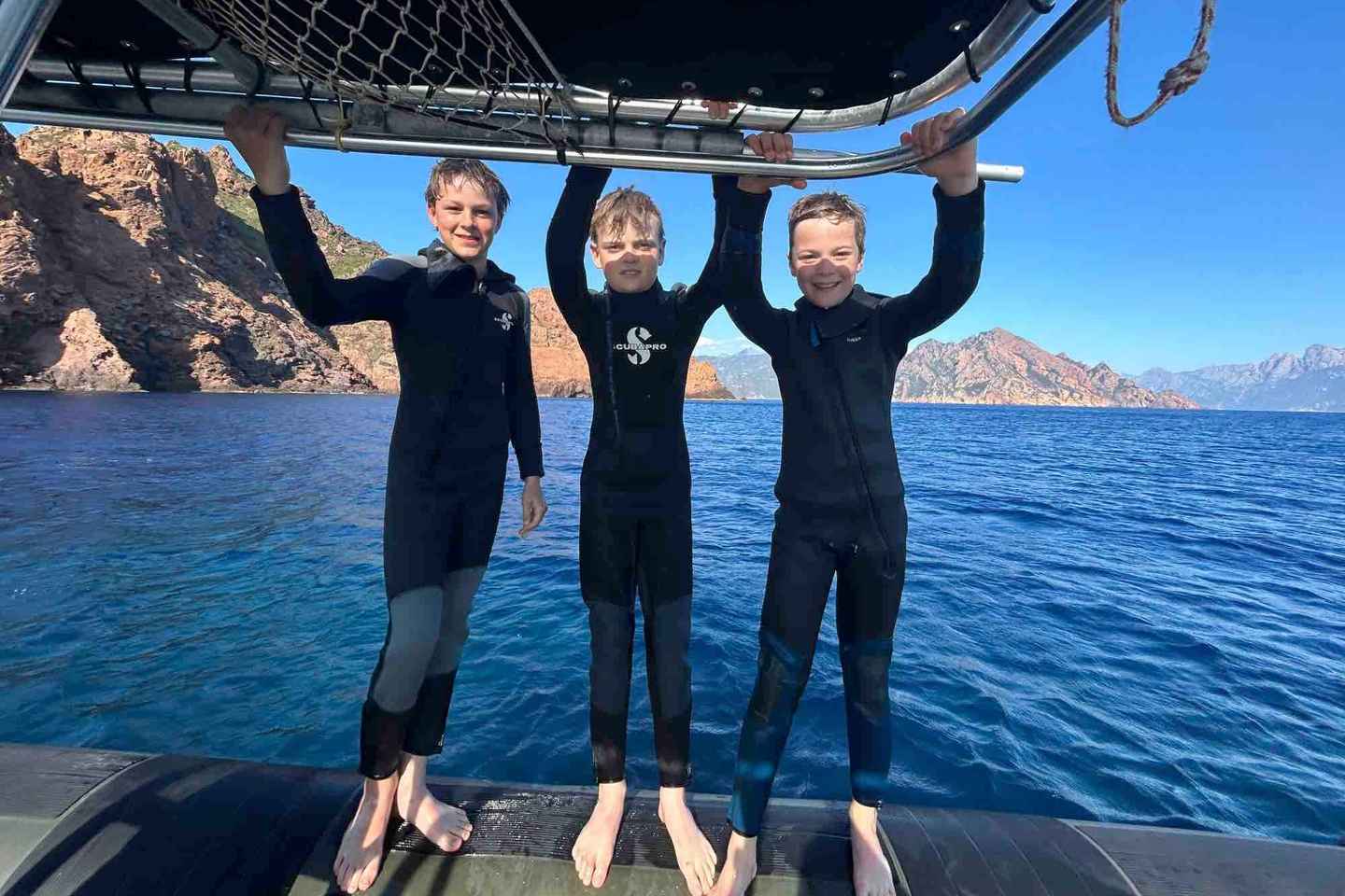 カルヴィ　ボートで行く海洋保護区スノーケリング体験