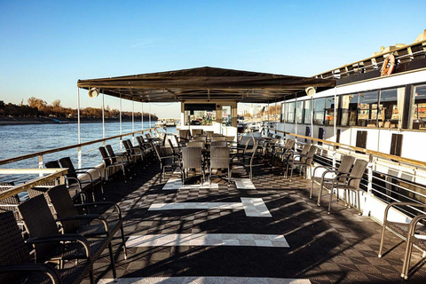 1-Hour Budapest Night Cruise with Unlimited Drinks