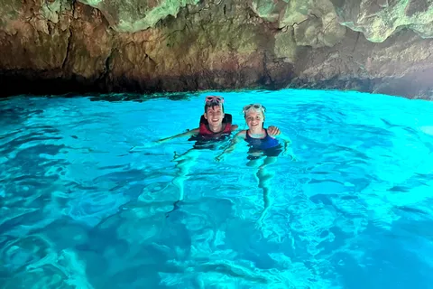 Cala Tango, Meeresschutzgebiet Höhle & Schnorcheln 1 Stunde Kajak mieten