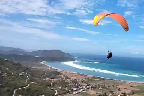 Tandem Paragliding Adventure In Lombok