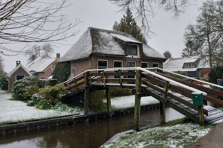 From Amsterdam: Giethoorn Small Group Tour with Boat Ride