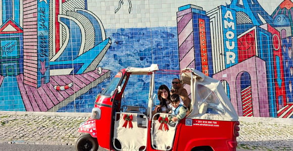 Lisbon: Private Tour on a Vintage Classic Piaggio