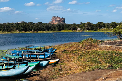Sigiriya, Dambulla, 2 day tour with Minneriya safari