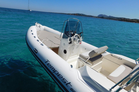 Découvrir La Maddalena avec CAPPELLI TEMPEST 900 SUNA la découverte de l&#039;île de La Maddalena Cap. 9 mètres