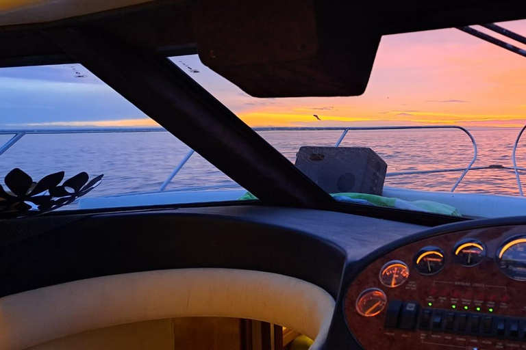 Porto: Luxury Yacht Tour of the 6 Bridges and Douro Estuary Sunset Tour