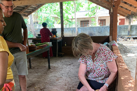 Anuradhapura: clase de cocina tradicional de roti de coco frescoAnuradhapura: Clase de cocina tradicional de roti de coco fresco