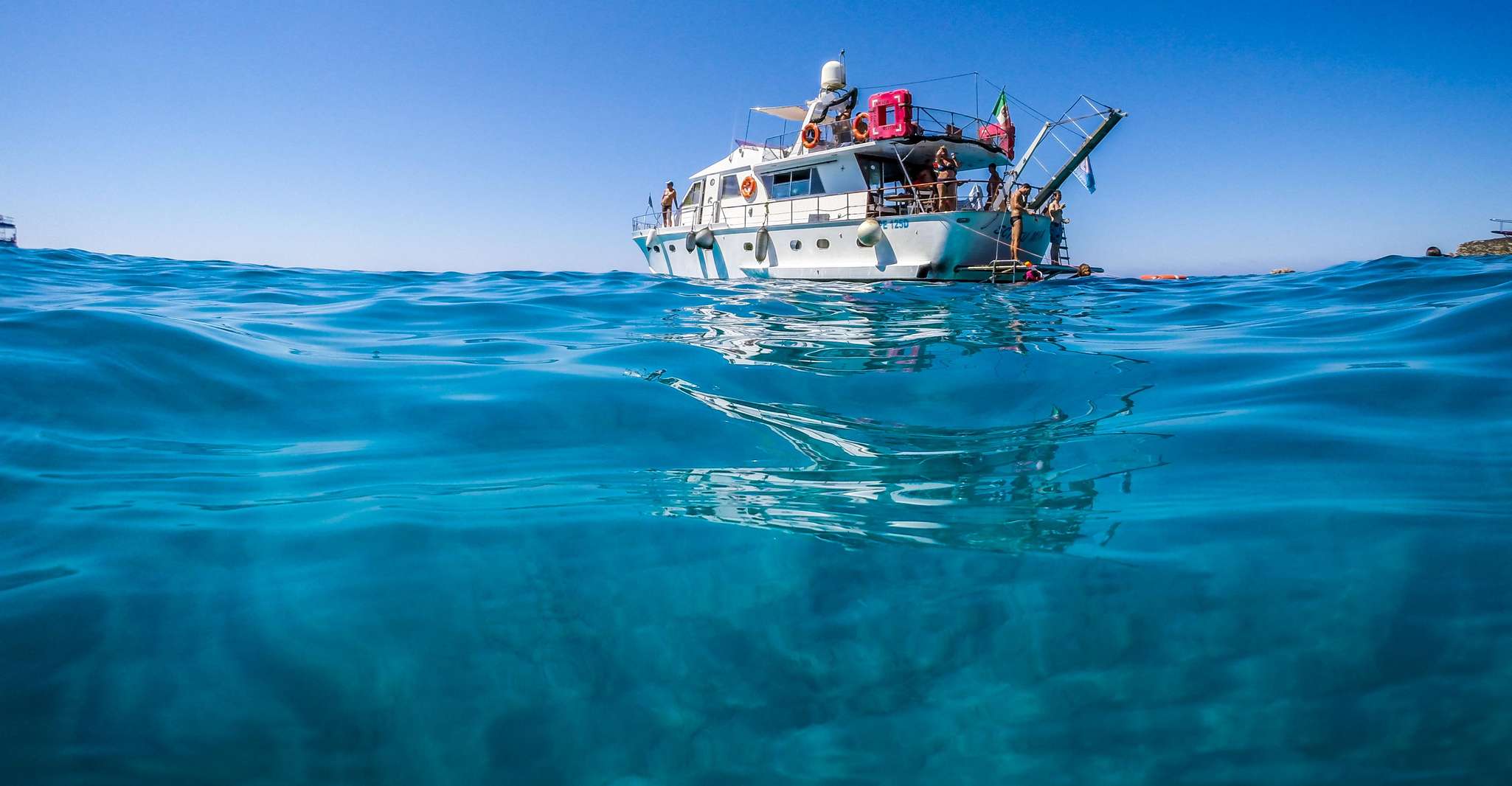 Lampedusa, Gita in barra intera giornata con pranzo a bordo - Hizvo