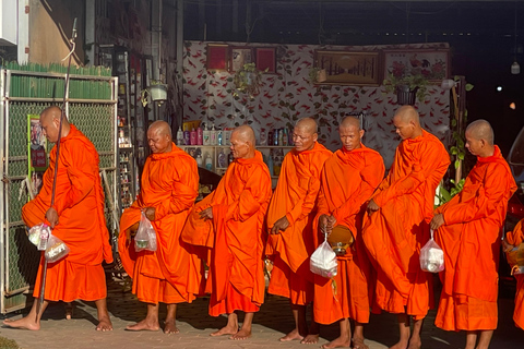 Siem Reap: City Highlights Cycling Tour with Breakfast