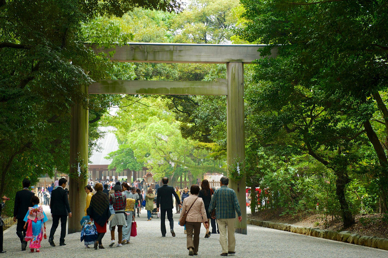 Tour Atsuta Jingu, one of Japan&#039;s three most sacred shrines.