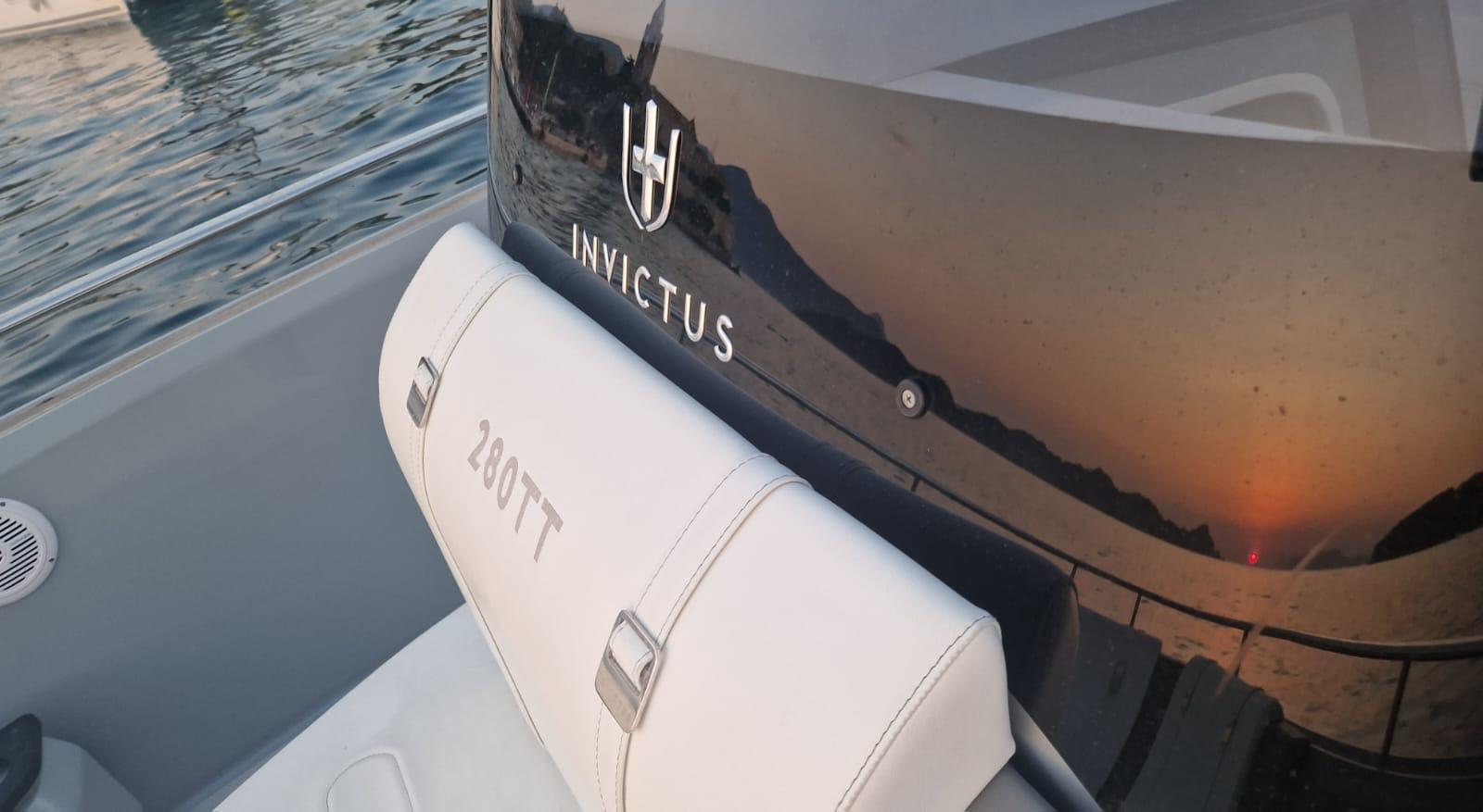 Luxuriöse private Sonnenuntergangsfahrt mit Champagner und Canapés