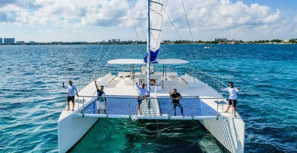 Costa Mujeres: Catamaran Tour to Isla Mujeres with Open Bar
