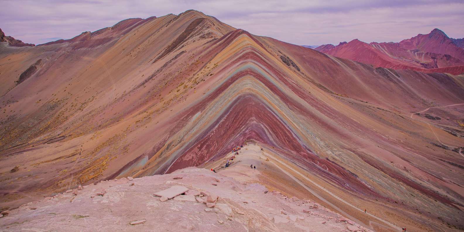 午前8時出発のレインボー・マウンテン・ツアー：午前ツアー | GetYourGuide