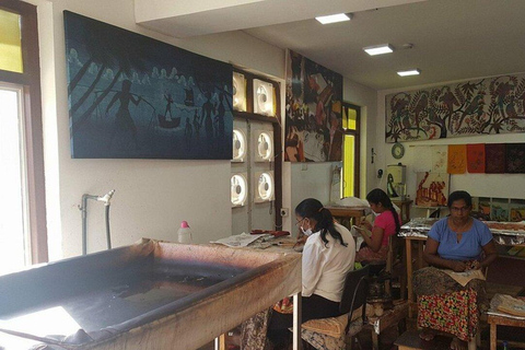 Kandy: City Tour with Temple of the Tooth & Lake Views