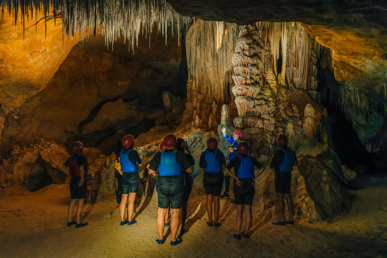 Cala Varques : Expédition guidée en kayak et plongée en apnée dans les grottes marines