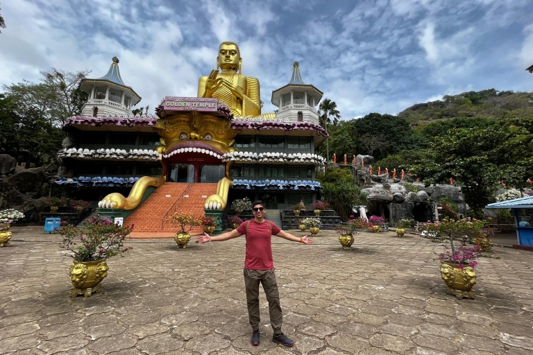 Kandy: Dambulla Cave Temple & Hiriwadunna Village tour