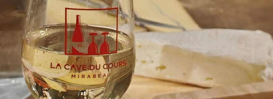 Tour de dégustations provençales, fromages et vins à Aix