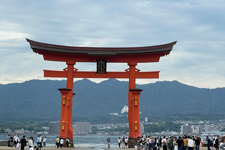 Hiroshima: Utforska Miyajima Privat skräddarsydd tur med / lokalw/MASA: Miyajima 5h