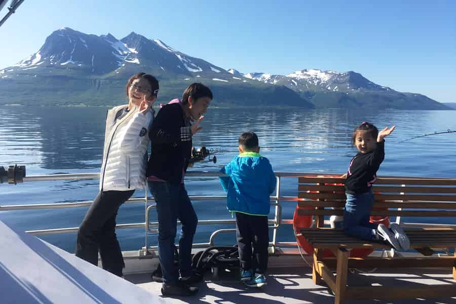Tromsøs bestbewertete Fjord- und Angelkreuzfahrt – inklusive Mittagessen. Foto: GetYourGuide