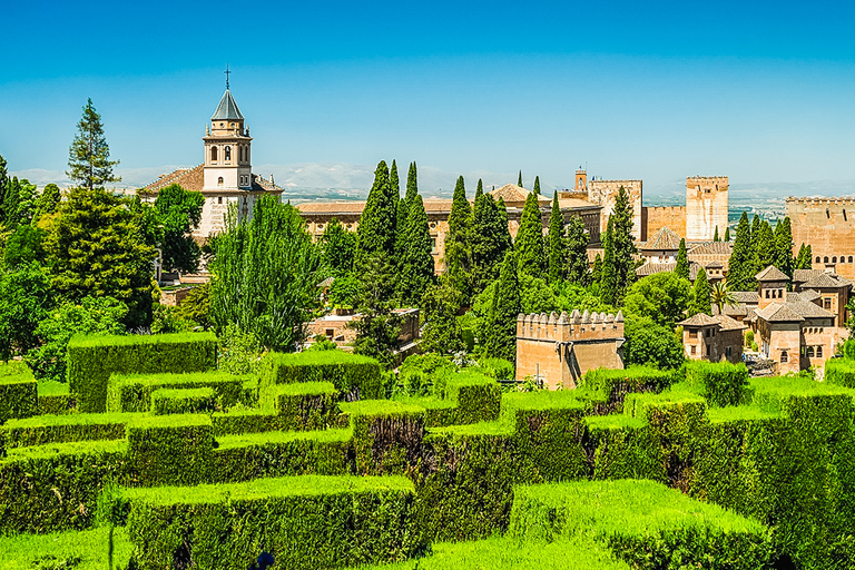 Granada: Alhambra &amp; Nasrid Palaces Tour with TicketsTour in English for 10 People