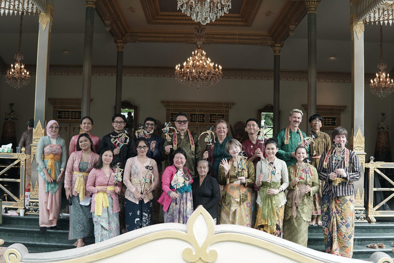 Yogyakarta: Wayang Kulit Painting or Carving with Mini Show Wayang Carving Experience