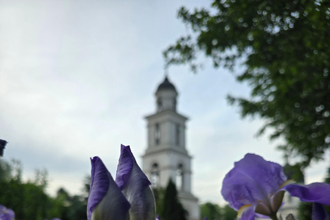 Chisinău: Walking Tour With Local Guide & Hidden Gems