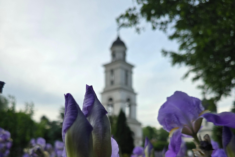 Chisinău: Walking Tour With Local Guide & Hidden Gems