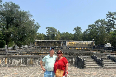 هوي: جولة جيب إلى مقبرة جيا لونغ وحديقة المياه المهجورةهوي: جولة في سيارة جيب إلى مقبرة جيا لونغ وال