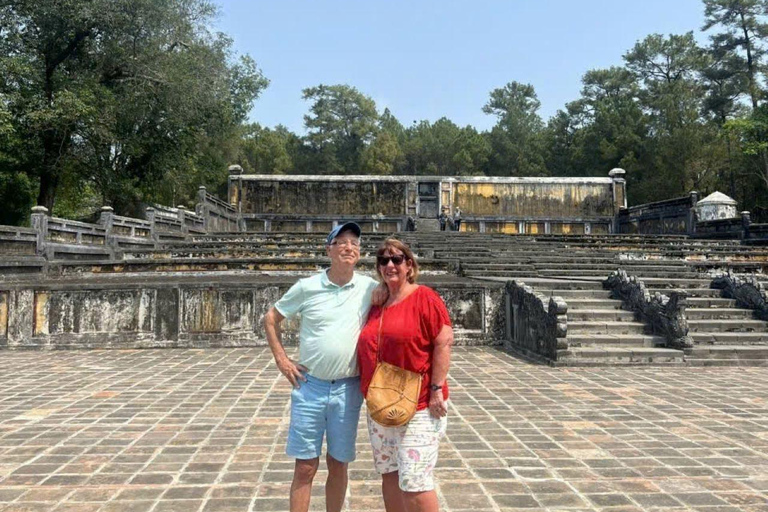 هوي: جولة جيب إلى مقبرة جيا لونغ وحديقة المياه المهجورةهوي: جولة في سيارة جيب إلى مقبرة جيا لونغ وال