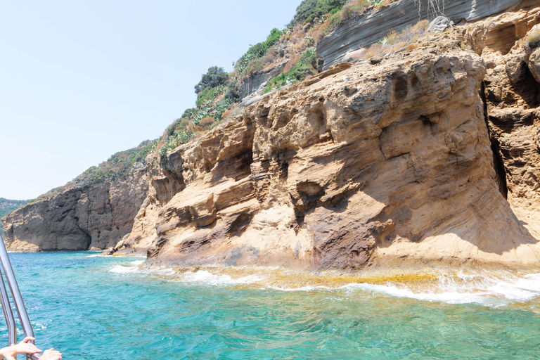 De Nápoles: Transferência para Procida com passeio de barco pela ilhaPasseio de barco pela ilha com paragem para nadar