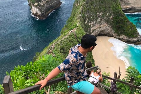From Bali: Nusa Penida Day Trip with Fast Boat & Guide