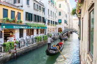 Venedig: Gemeinsame Gondelfahrt durch die Lagunenstadt