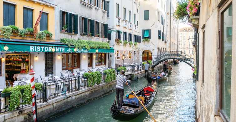 Veneza: Passeio compartilhado de gôndola pela cidade da lagoa