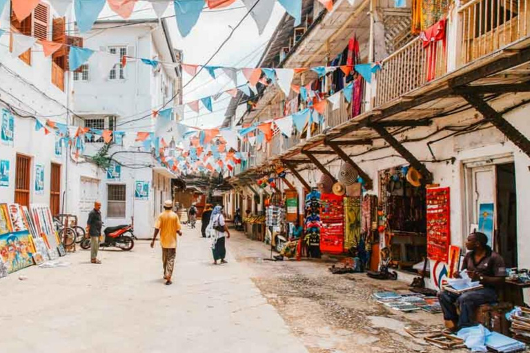 Zanzibar: Rundtur i Stone Town och mangrovekajakpaddling.Denna tur inkluderar transfer till och från hotellet.