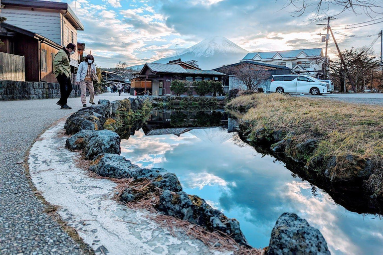 Tóquio: Monte Fuji, Parque Arakura Sengen, excursão de ônibus Oshino HakkaiDe Shinjuku para o Monte Fuji às 8:30h